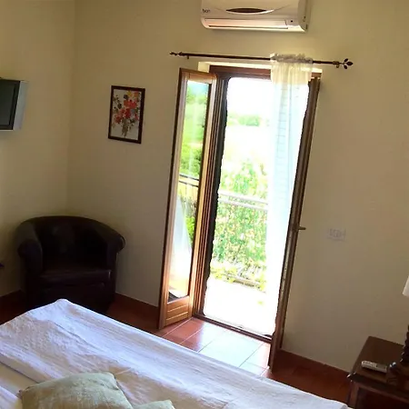 Guest house Casaremi Farmhouse *